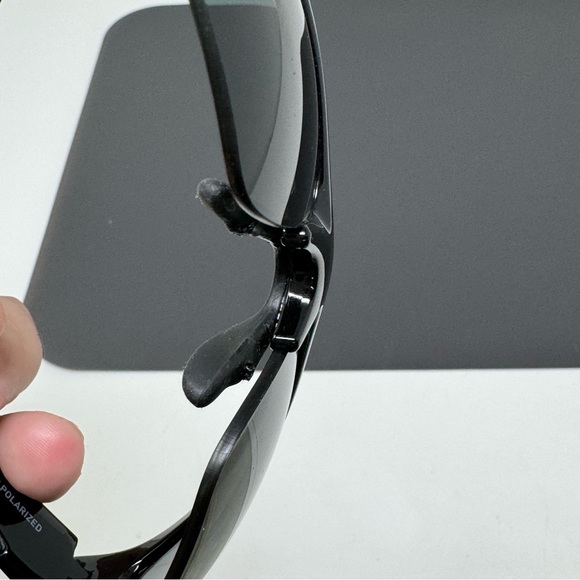 Hobie Wharf Black needs nose pads some scratches on lenses for parts or restore - Picture 13 of 14